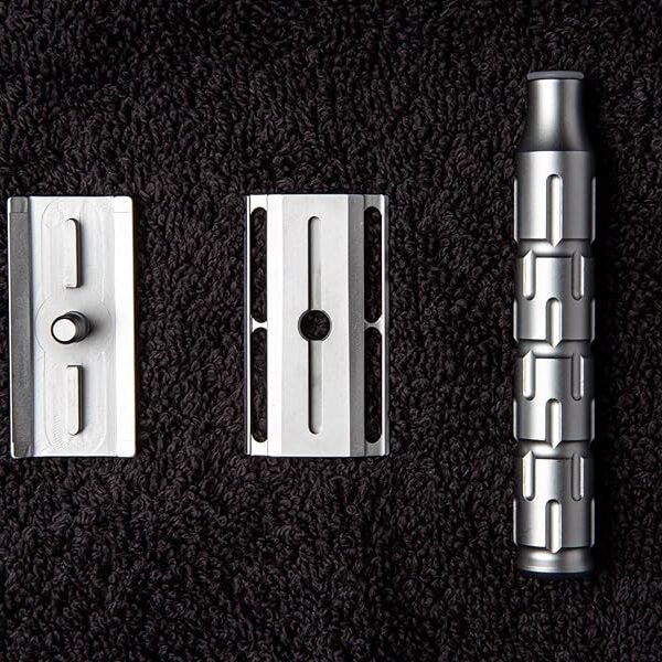 The Goodfellas' Smile Syntesi Safety Razor – Stainless Steel Three-Piece on towel disassembled