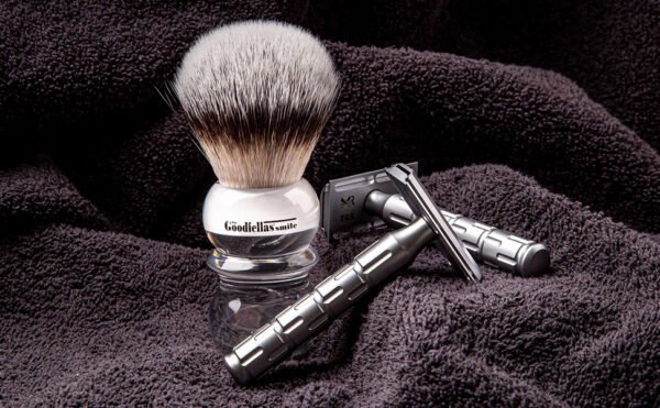The Goodfellas' Smile Syntesi Safety Razor – Stainless Steel Three-Piece on towel with a brush