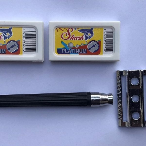 Shark Safety Razor – Sharp, Affordable, and Travel-Friendly Shaving Solution - Image 4