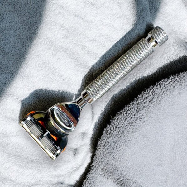 Parker Deluxe Fusion Razor Chrome On Towel