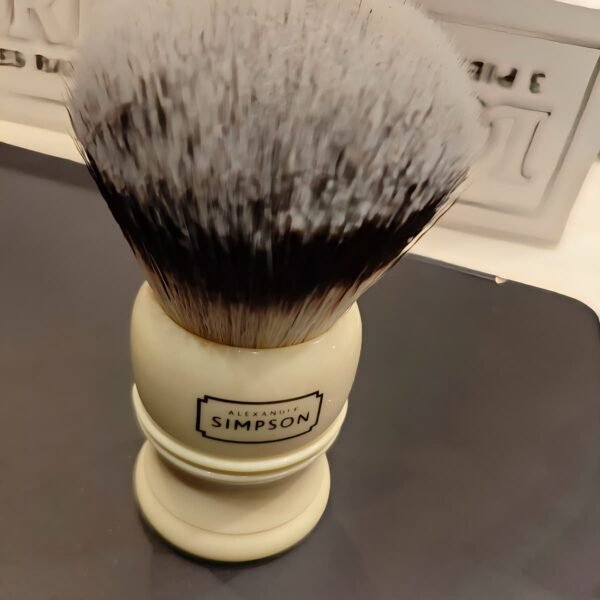 Simpsons Trafalgar T3 synthetic shaving brush open box out
