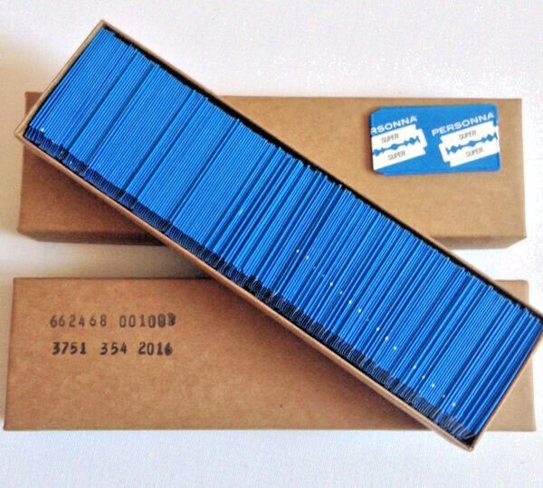 Personna 74-0002 double edge prep blades 250 count Personna 74-0002 double edge prep blades fanned out of the 250-count carton
