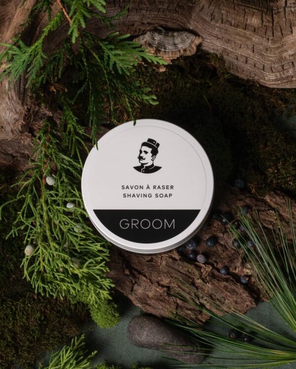 groom-shaving-soap-120g-tin-top-view GROOM shaving soap 120 g metal tin, top view of the lid