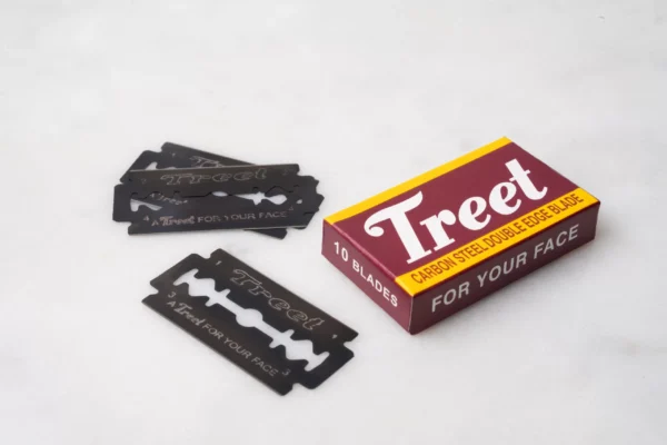 Pack of 10 Treet carbon steel double edge razor blades with black coated blades fanned out
